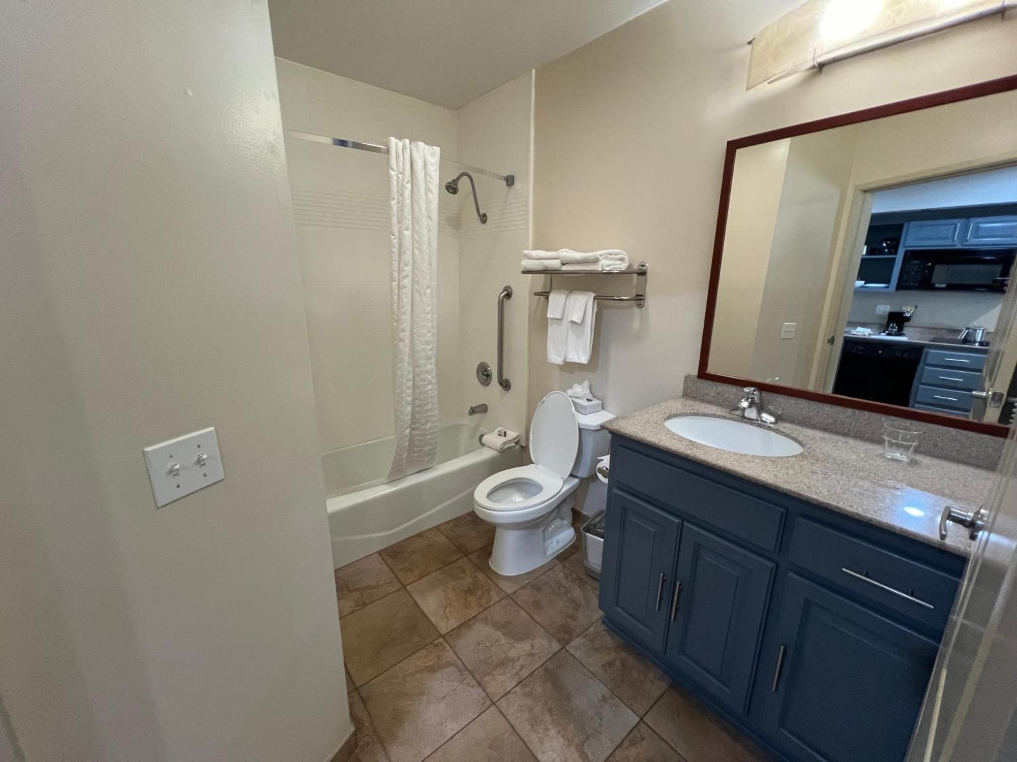 Candlewood Lax By Ihg Hawthorne